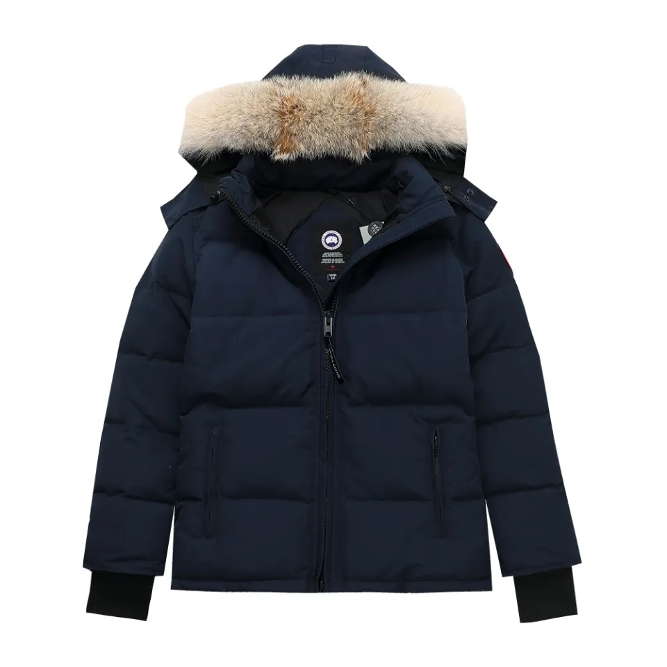 P740 Canada Goose Canada Goose #Expedition04 Parker, a treasure of Canadian origin! Limited supply worldwide! Canada Goose Model 04 is a top-notch couple model. The polar cold-proof outdoor series fur collar detachable hooded parka down jacket is the first Goose in 2024. I hope my partners will like it. Peak quality. I hope everyone can identify it together! The most popular cool items of the Big Goose family in 2024 are online. The same popular product of Yi Yang Qianxi is said to be a joint limited edition Big Goose that cannot be bought in autumn and winter. If you dislike the sameness of the Big Goose in the past, then this model will definitely give you a different experience! This year's most powerful couple's collection for autumn and winter is online, a top-notch luxurious ready-to-wear style, paired with an outdoor warm down jacket with great style and charm! The most standard and classic items of the Daye family in the past two years are equipped with unique reflective stripes for embellishment, which further shows the high-end fashion performance effect. With the embellishment of hardware buckles, it has excellent performance effect. The upper body is clean, simple and elegant, even for urban leisure. It is suitable for various occasions. Designed with large pockets, this model has a large capacity and is equipped with reflective stripes, making it safer at night. It is suitable for various adventure activities. It is made of windproof and waterproof technical materials. The interior is filled with full white duck down, which is absolutely cold-proof and warm. It also has a stand-up collar design and fine fluff at the collar, with meticulous attention to detail! The charm of this model is also more spiritual, and the upper body has more temperament and specifications. It perfectly shows the ultra-high standard of fashionable performance of this model, integrating outdoor and life, and you can even create high-street wear! The most pinnacle limited-edition goose that we have presented so far, both in terms of design and detailed materials, it is completely outstanding. The grand and evergreen version design is matched with cool reflective elements. The overall appearance can be said to be quite high, and it has that kind of powerful outdoor performance! It combines high-end casual attributes with high-street style. It is high-grade, domineering, warm, and beautiful. The visibility of the upper body is quite strong, and the configuration of the owl element is highly brand-recognizable. The overall brand performance and visual effects are fully enhanced, and it also has a sense of high-end fashion and fashionable performance. It is a top-quality product that must be purchased, because this is the most awesome down brand on the earth and one of Canada's three national treasure brands. It is also a very sentimental down luxury brand. In the field of polar cold-proof clothing, Goose has made an irreplaceable contribution.